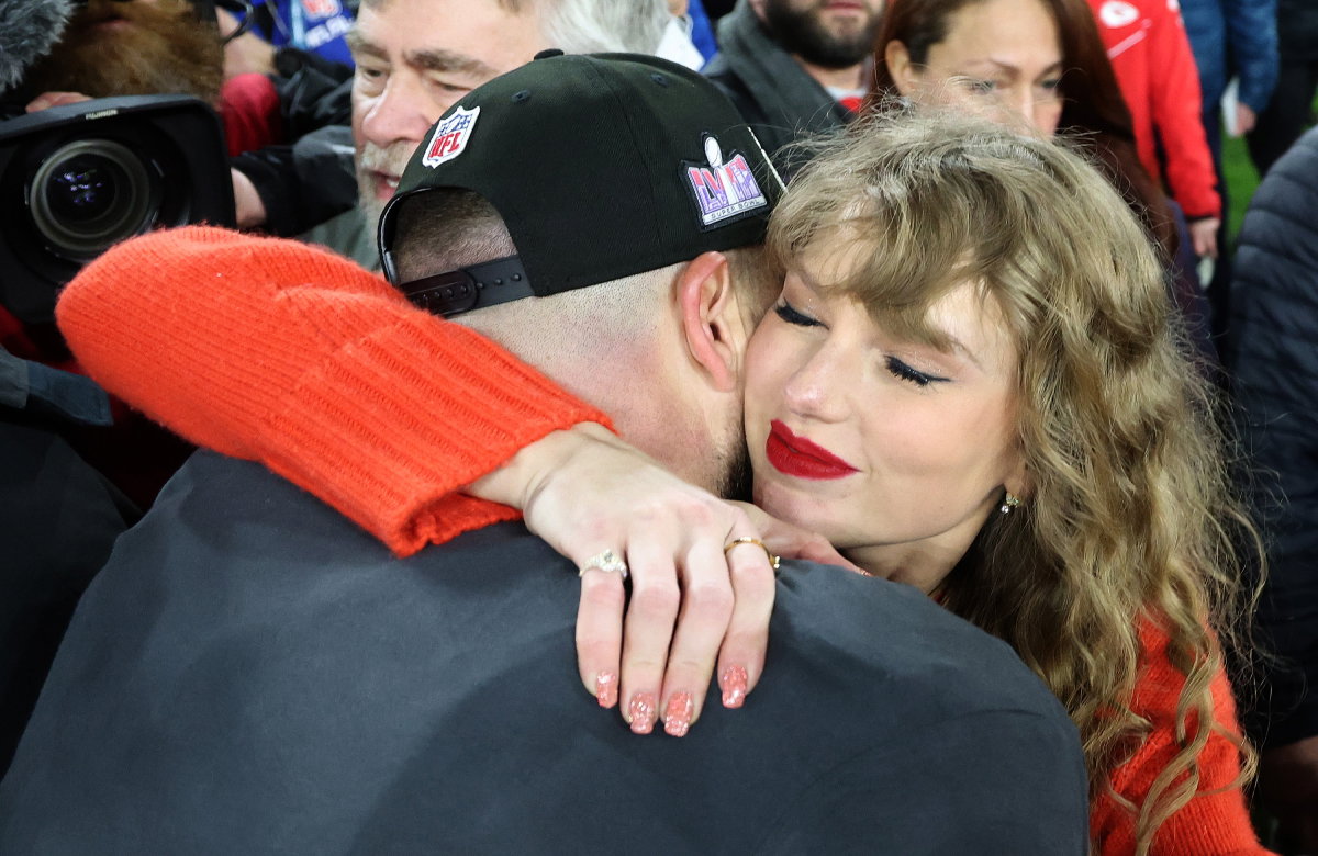Travis Kelce und Taylor Swift turteln bei der AFC-Championship