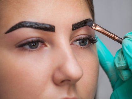 Laut Expertin: 3 Profi-Tipps fürs Augenbrauenfärben