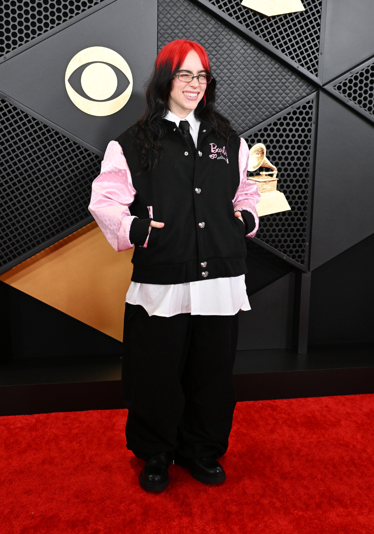 Billie Eilish auf dem roten Teppich der Grammys 2024