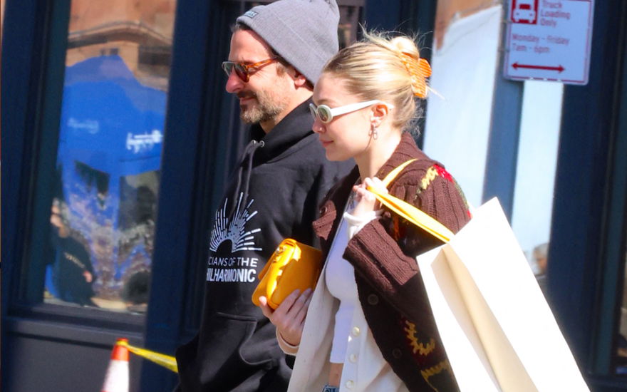 Bradley Cooper und Gigi Hadid laufen nebeneinander her