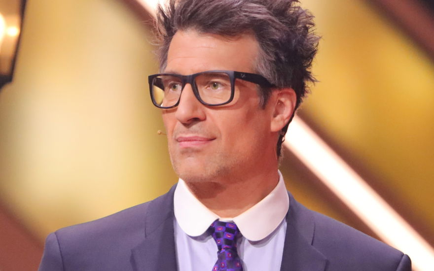 Daniel Hartwich schaut bei "Let's Dance" ernst zur Seite