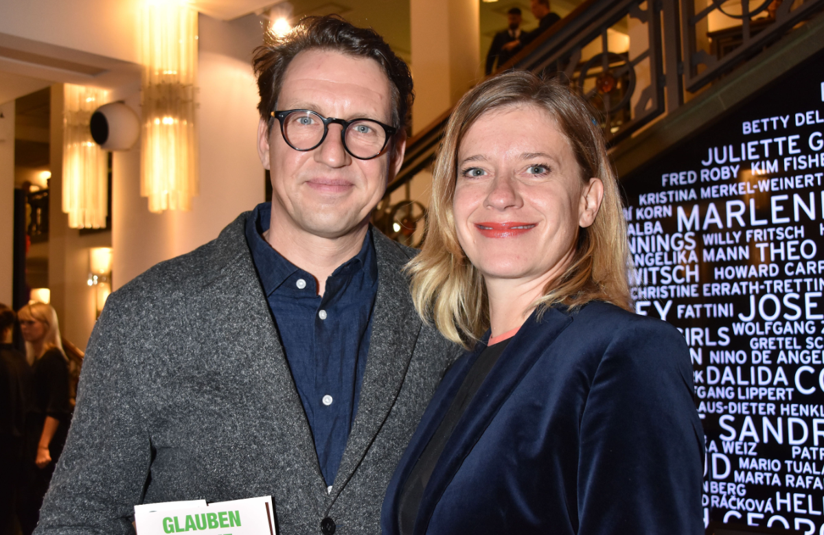 Frank Dehner und Caroline Peters glücklich
