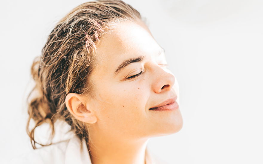 Frau mit chemischen Peeling