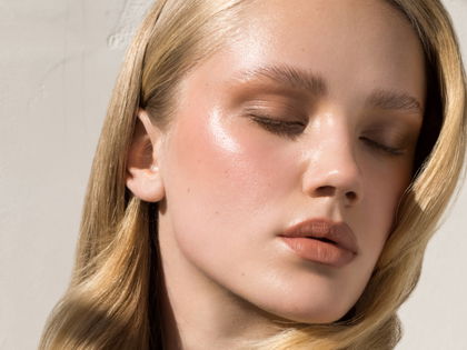 Make-up: Das sind die 3 häufigsten Schmink-Fehler mit Highlighter