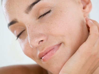 Anti Aging: Dieses Niacinamid-Fluid glättet Falten und Poren effektiv