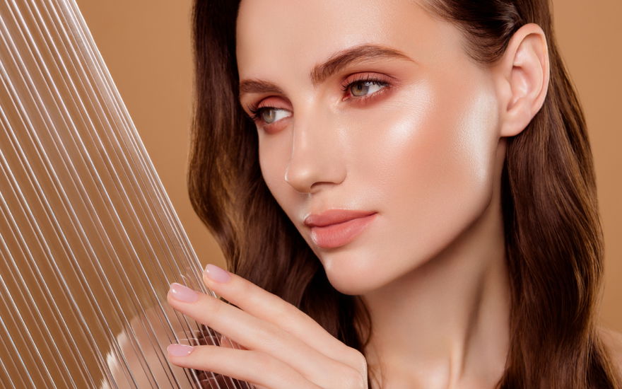 Frau Serum mit Glass Skin