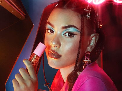 Beauty-Trend 2024: Dieses Lippenöl zaubert einen hochglänzenden Schmollmund