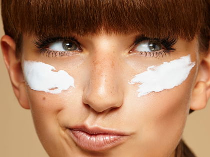 Anti-Aging: Diese Augencreme lässt Falten auf magische Weise um 72% verschwinden 