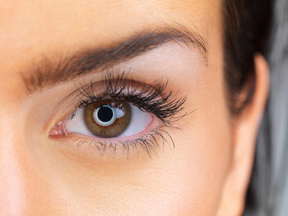 Mascara: Diese neue Wimperntusche von Douglas erfasst dank Nanobürste JEDE Wimper