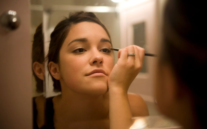 Schmink-Trick, wie Make-up länger hält