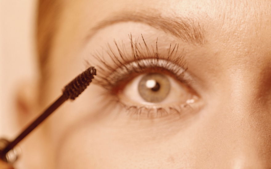 Frau sehr lange Wimpern