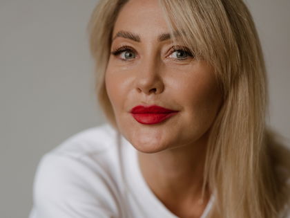 Laut Make-up-Artistin: 5 Tricks, mit denen Frauen ab 40 jünger aussehen