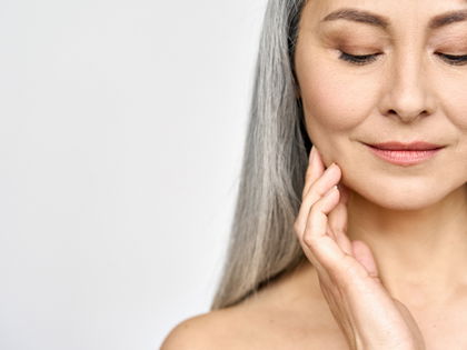Laut Experten: Das sind die 3 besten Drogerie-Foundations für reife Haut ab 50