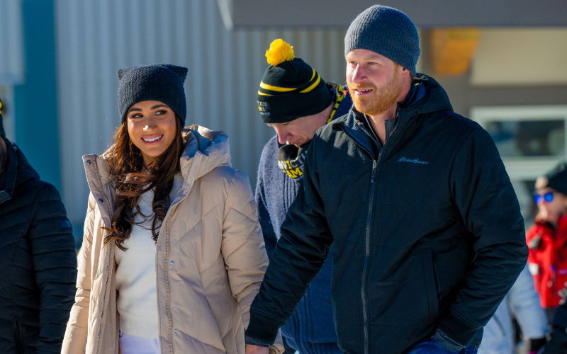 Herzogin Meghan und Prinz Harry laufen Hand in Hand in Kanada.
