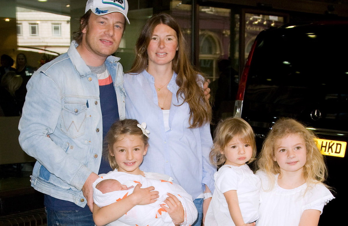 Jamie Oliver mit seiner Ehefrau sowie drei Töchtern und Sohn