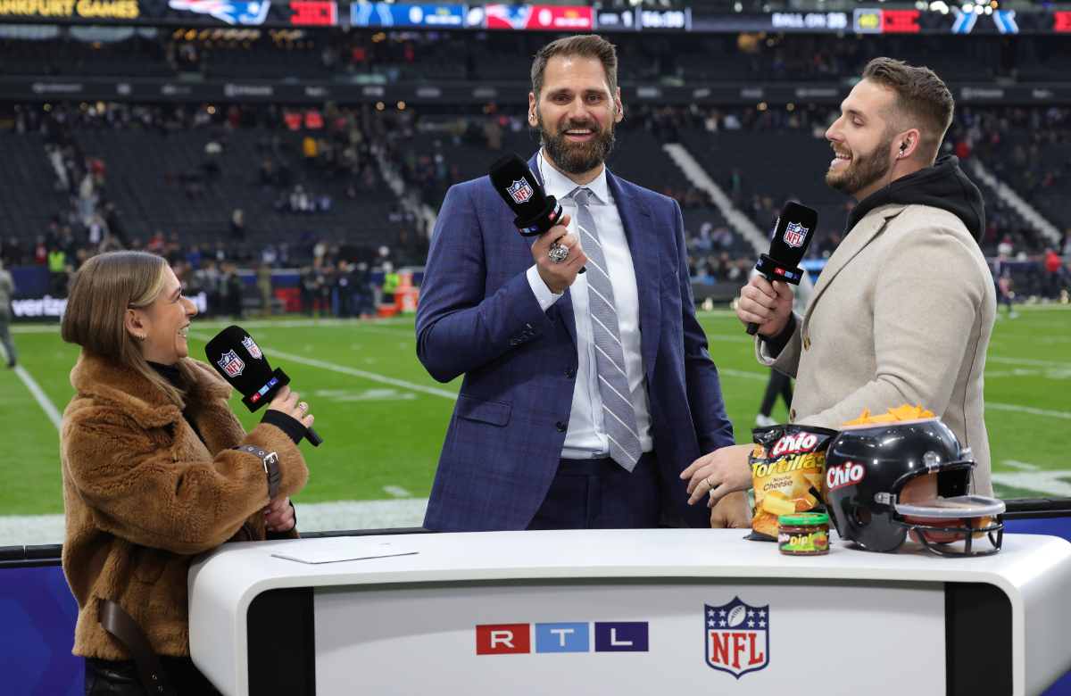 Jana Wosnitza, Sebastian Vollmer & Björn Werner bei einem NFL-Spiel