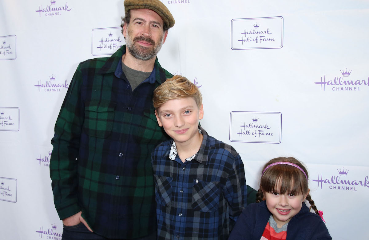 Jason Lee mit Kindern Pilot Inspektor und Casper