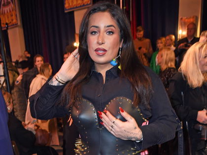 Jolina Mennen: "Überstrapaziert" - Ihr Brustimplantat läuft blau und grün an