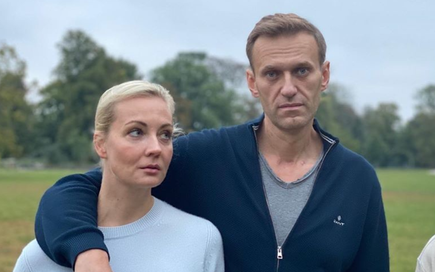 Julija Nawalnaja und Alexej Nawalny ernst