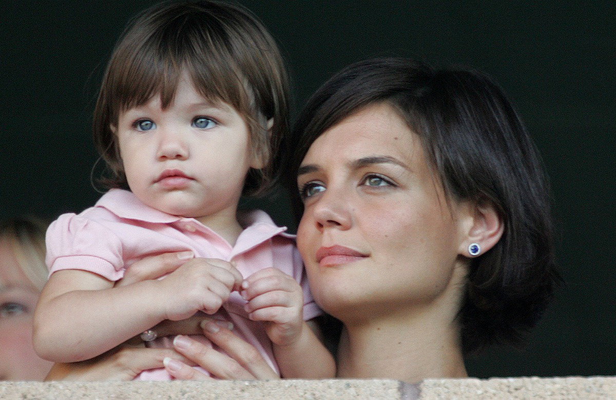 Katie Holmes und Suri bei Fußballspiel 2007