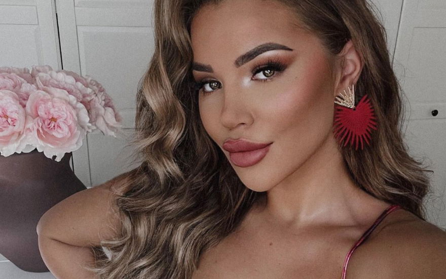 Kim Virginia Hartung macht ein Selfie
