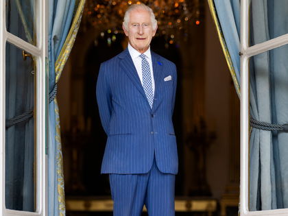 König Charles: Briten versammeln sich nach Krebsdiagnose vor Palast - "Wir stehen zu Ihnen, Sir”