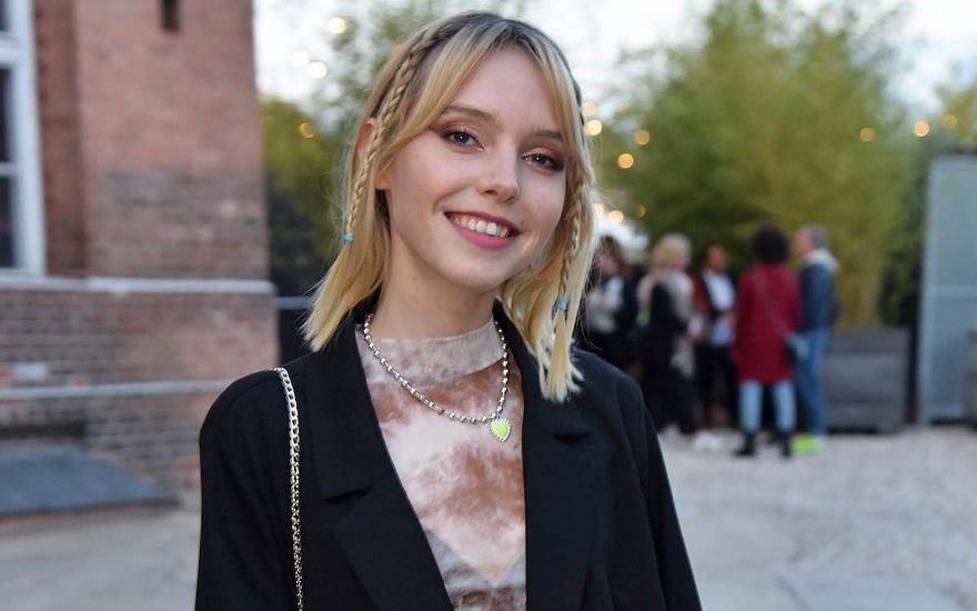 Lina Larissa Strahl lächelt in die Kamera