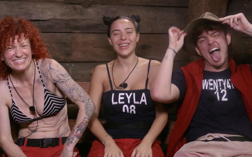 Lucy Diakovska, Lely Lahouar und Twenty4Tim sitzen nebeneinander