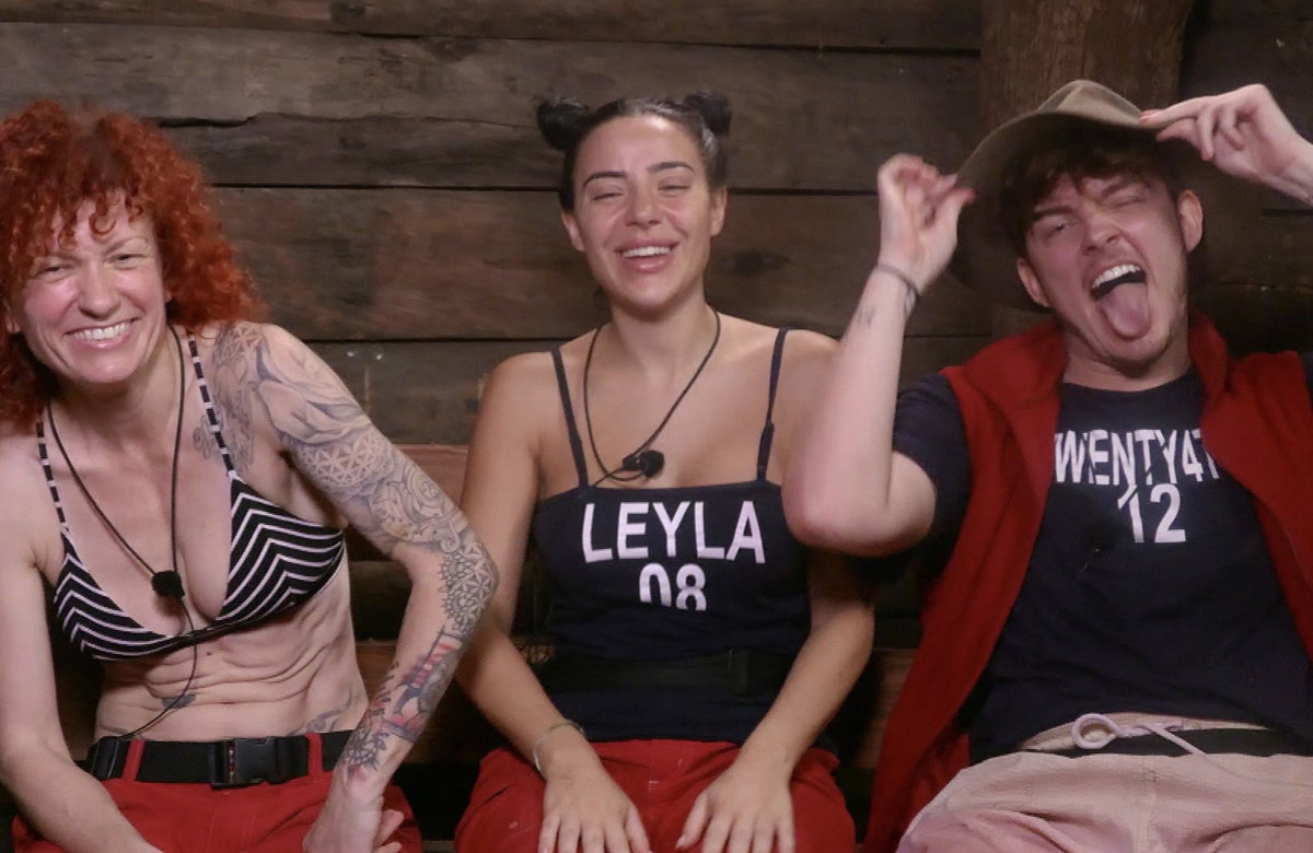 Lucy Diakovska, Lely Lahouar und Twenty4Tim sitzen nebeneinander