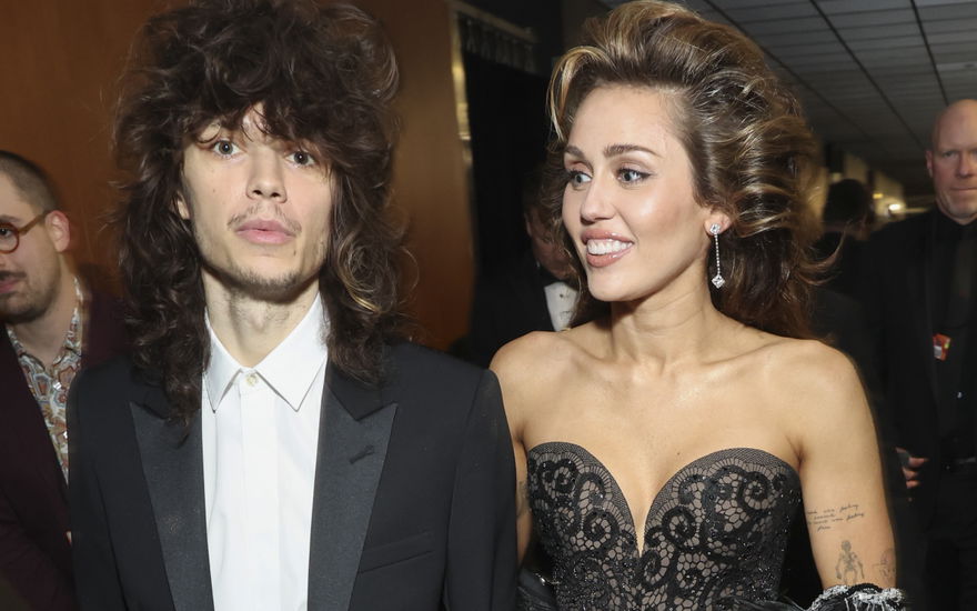 Maxx Morando und Miley Cyrus bei den Grammys 2024