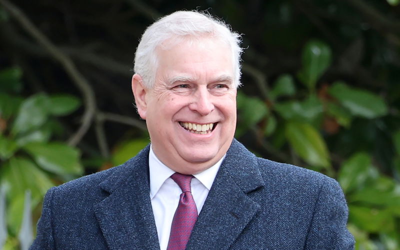 Prinz Andrew lächelt auf dem Weg zur Kirche in Windsor.