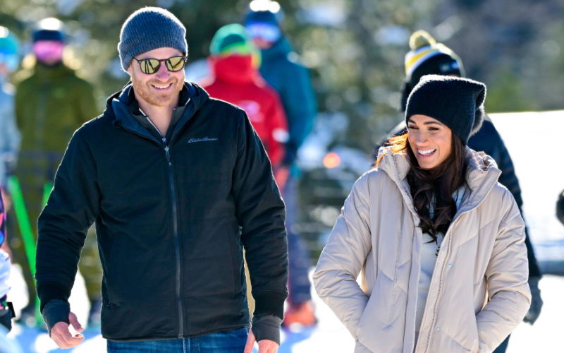 Prinz Harry und Herzogin Meghan lachen, 2024.