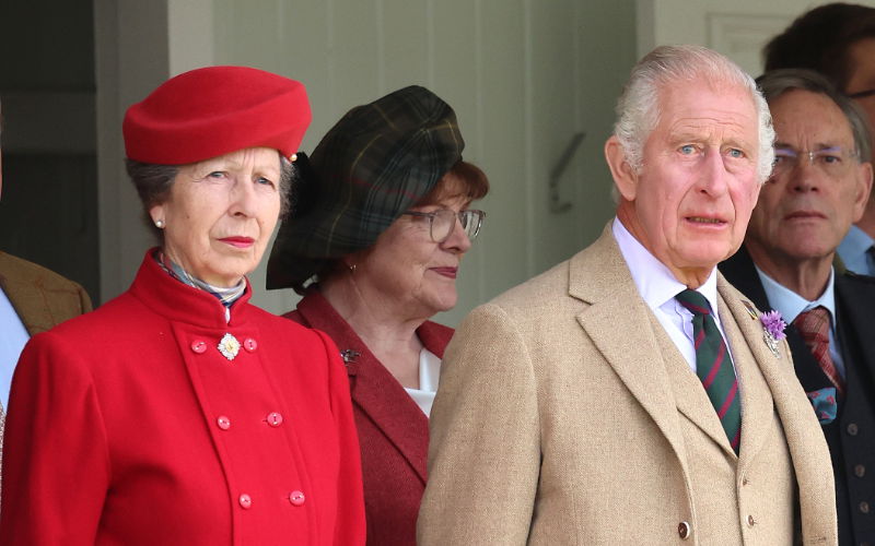 Prinzessin Anne und ihr Bruder König Charles.
