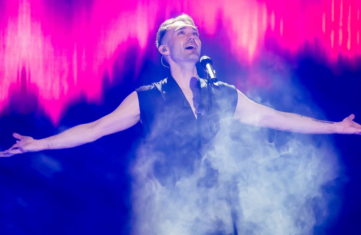 ESC-Vorentscheidskandidat Ryk singt auf der Bühne