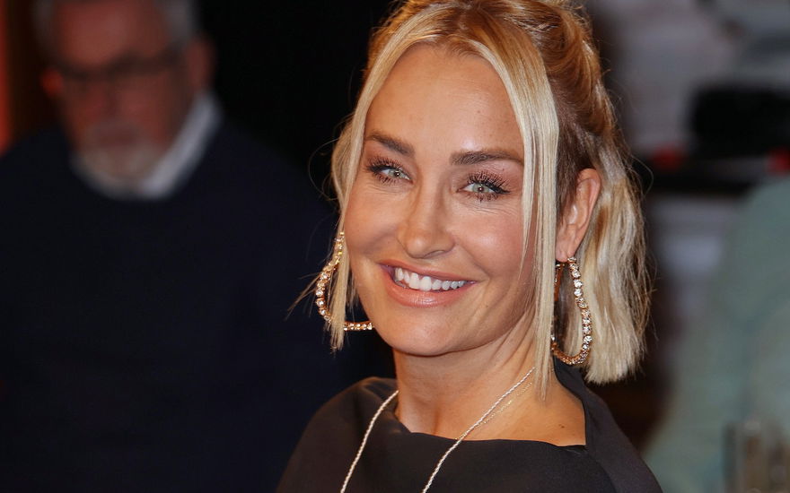 Sarah Conner lächelt in die Kamera