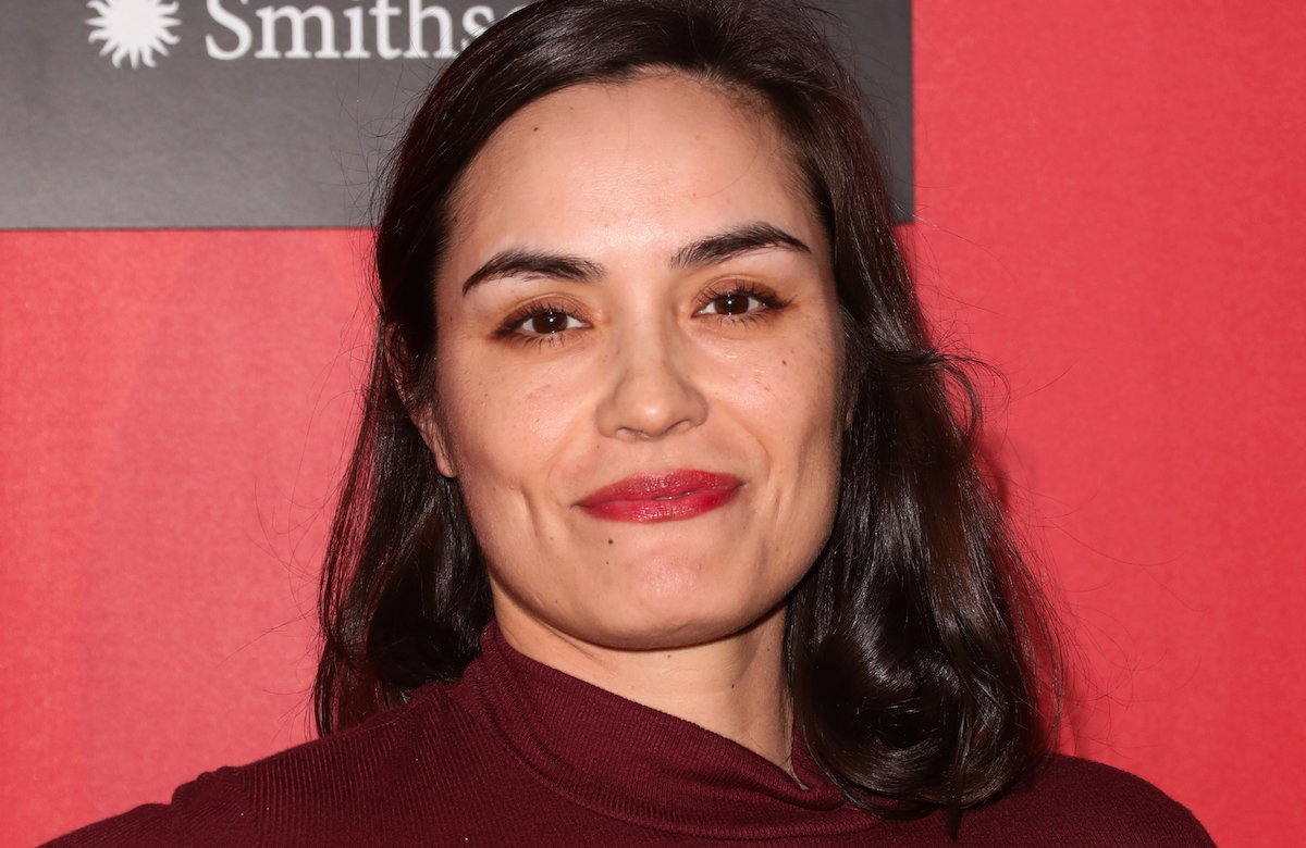 Shannyn Sossamon lächelt in die Kamera