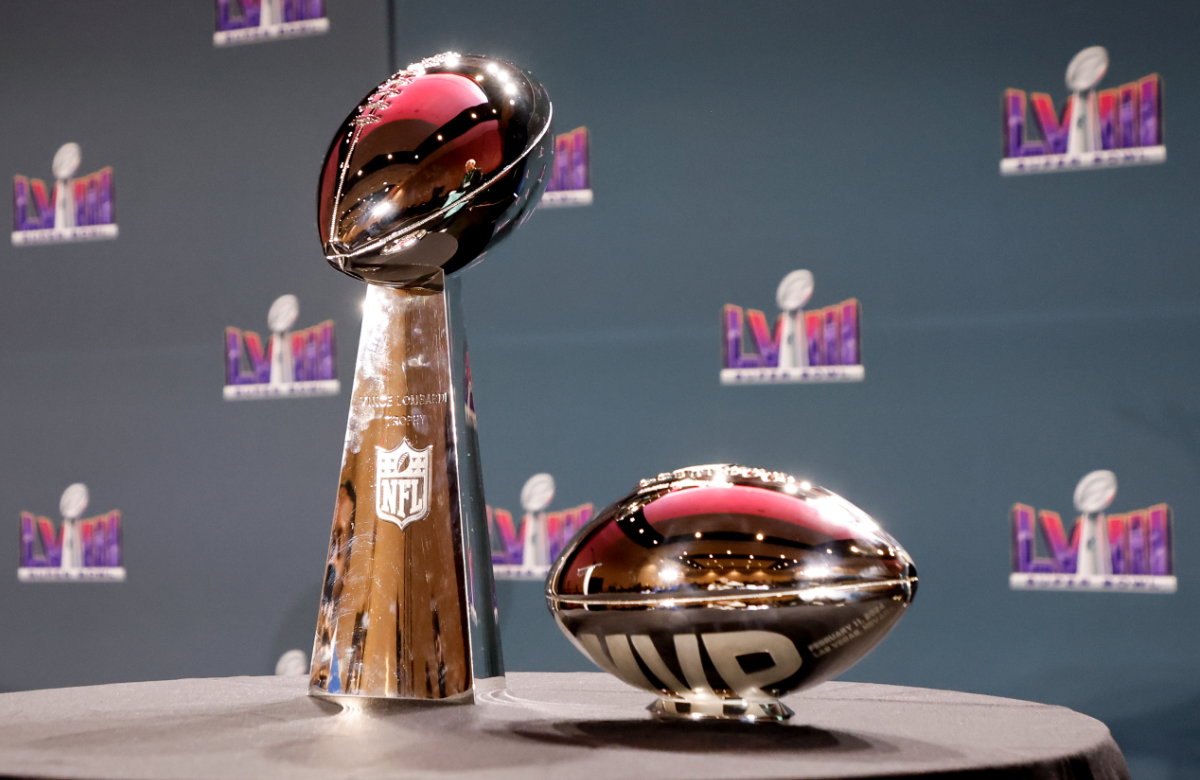 Der Siegerpokal des Super Bowls 2024