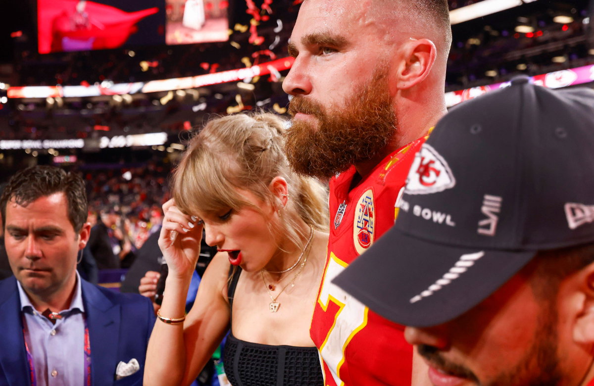 Taylor Swift und Travis Kelce beim Super Bowl 2024 Arm in Arm