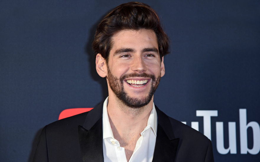 Alvaro Soler lacht