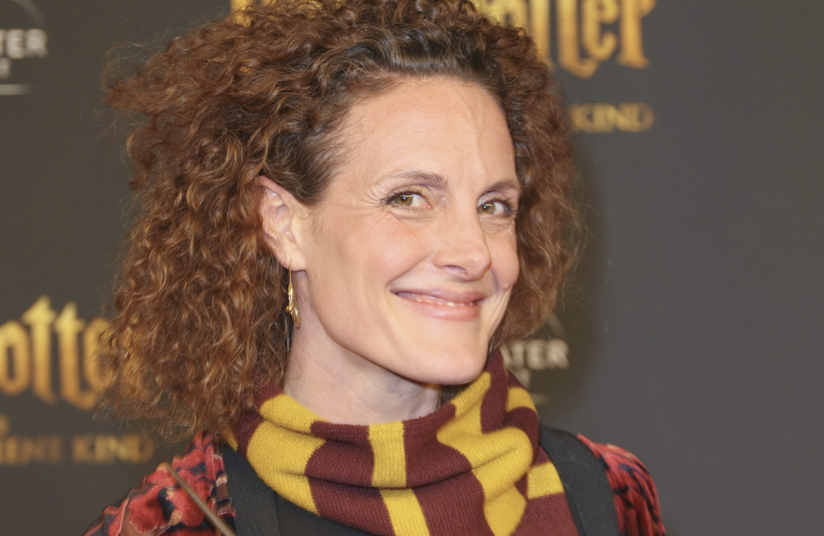 Schauspielerin Barbara Lanz lächelnd bei "Harry Potter und das verwunschene Kind"-Premiere
