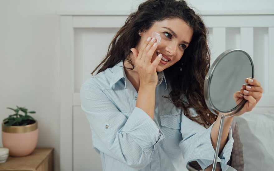 Frau Anti-Aging-Routine