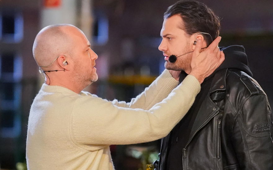 Ben Blümel und Jimi Blue Ochsenknecht schauen sich bei "Die Passion" an
