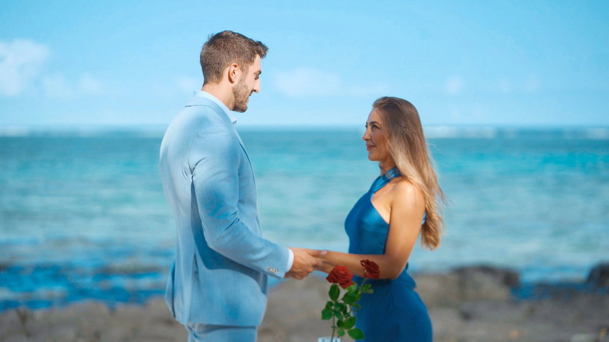 "Die Bachelors" 2024 Dreamdates: Dennis gibt Katja eine Rose