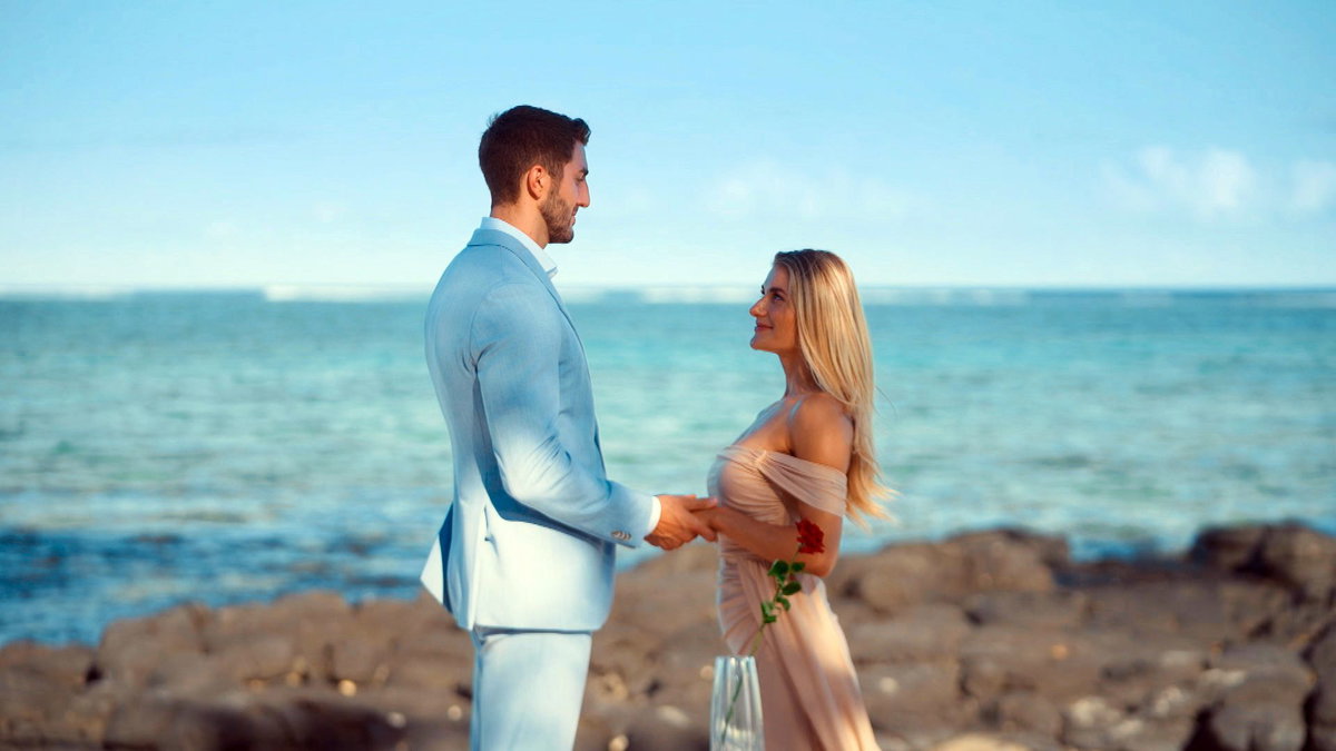 "Die Bachelors" 2024 Dreamdates: Dennis gibt Rebecca eine Rose