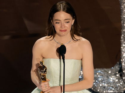 Oscars 2024: Emma Stone reißt live im TV das Kleid!