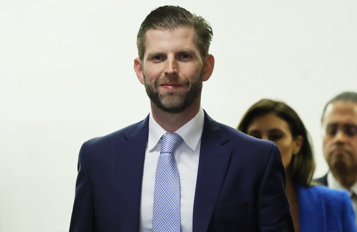 Eric Trump lächelt