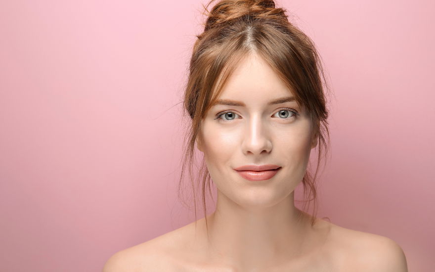 Frau sensible Haut Serum