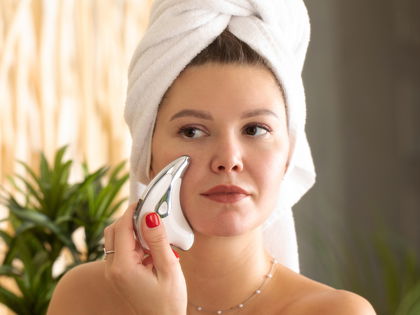 Anti-Aging: Dieses Facelifting-Gerät strafft die Haut in 2 Minuten – und ist jetzt 40% reduziert
