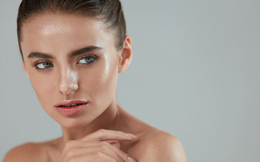 Frau mit Highlighter