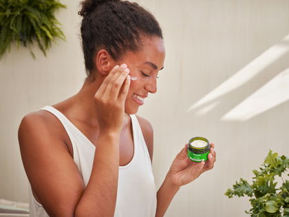 Anti-Aging: Die "Skin Food Nachtpflege" erhöht die Zellerneuerung um 24%